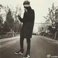 情侣头像一男一女一左一右两张