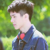 自拍小清新男生头像侧脸