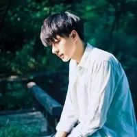 自拍小清新男生头像侧脸