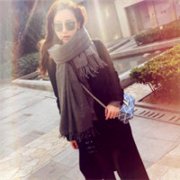 站着的女生头像酷酷的 一身牛仔也淑女