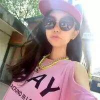 戴墨镜酷酷女生头像 爱透了还要嘴硬