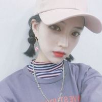戴帽子的女生头像酷酷的