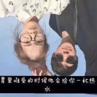 qq情侣头像一男一女带字的 眼泪只是一种无奈