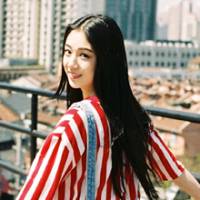 侧身女生头像酷酷的