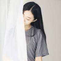 侧身女生头像酷酷的