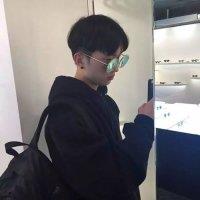 男生韩版头像潮流时尚 阳光在浪尖跳动