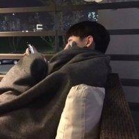 男生韩版头像潮流时尚 阳光在浪尖跳动