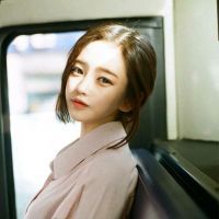 qq女生最新性感冷艳头像 情若花瓣爱似风