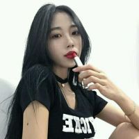 qq女生最新性感冷艳头像 情若花瓣爱似风