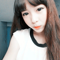 拿手机自拍的女生头像 照不完的美