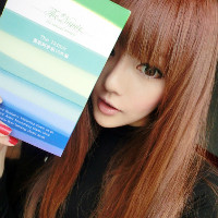 拿手机自拍的女生头像 照不完的美