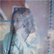 蓝色衣服的女生头像短发 花开半夏羽落轻尘