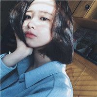 蓝色衣服的女生头像短发