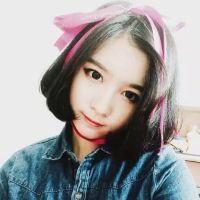 蓝色衣服的女生头像短发