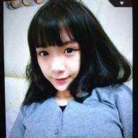 蓝色衣服的女生头像短发