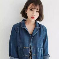 蓝色衣服的女生头像短发
