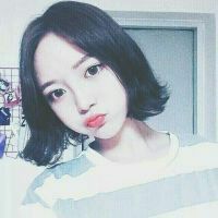 蓝色衣服的女生头像短发