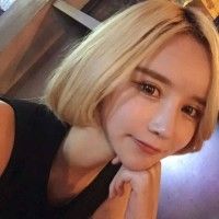 中分短发女生头像 翻手为云覆手为雨