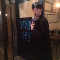 非主流qq头像男生 繁华灯火下的寂廖