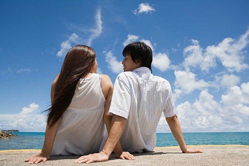 唯美浪漫的海边情侣图片 和心爱的人海边漫步