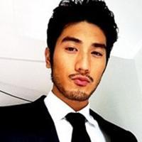男生西装半身头像 穿西装的成熟男人头像