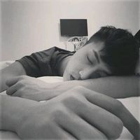 qq男生伤感黑白头像