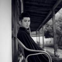 qq男生伤感黑白头像