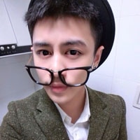 戴眼镜的斯文男生头像