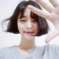特别霸气的短发女生头像