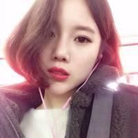 特别霸气的短发女生头像