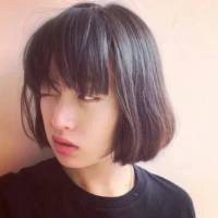 特别霸气的短发女生头像