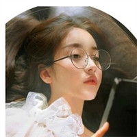 戴眼镜的可爱女生头像