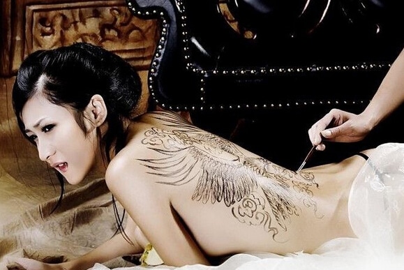 霸气的纹身女生图片