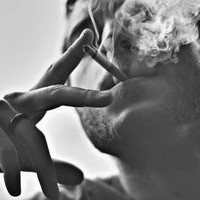 欧美女生头像抽烟的