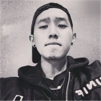 韩范的黑白色男生头像