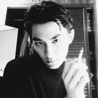 韩范的黑白色男生头像