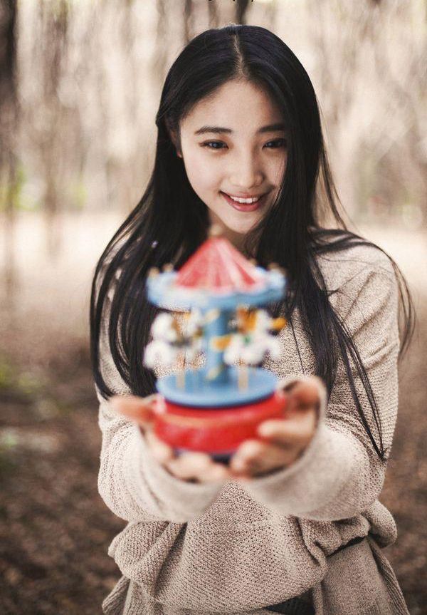 清纯可爱女生素颜图片
