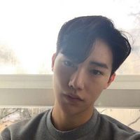 表情非常冷酷的男生头像