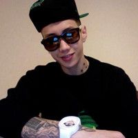戴墨镜的酷炫男生头像