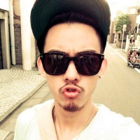 戴墨镜的酷炫男生头像