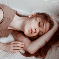 唯美的欧美长发女生头像