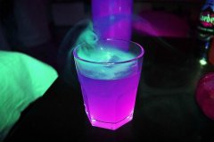 关于酒的伤感说说_喝酒的伤感心情说说