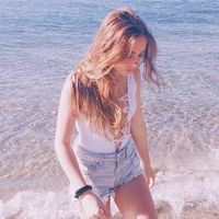 野性十足的欧美妖艳女生头像