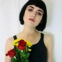 有气质的欧美短发女生头像_漂亮的欧美女生