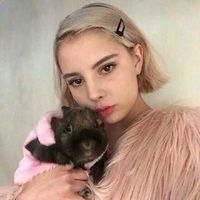 有气质的欧美短发女生头像_漂亮的欧美女生