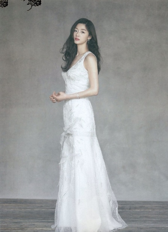 唯美女生穿婚纱图片
