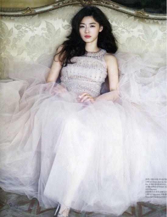 唯美女生穿婚纱图片