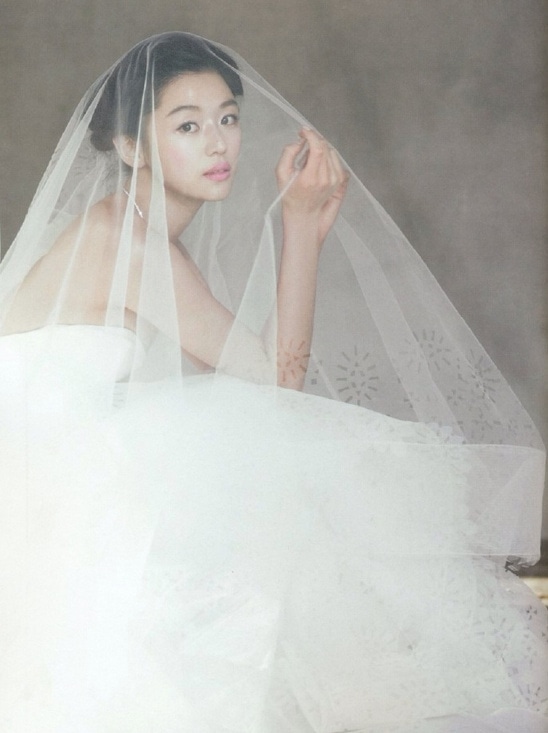 唯美女生穿婚纱图片
