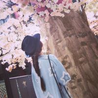 戴帽子的女生头像背影