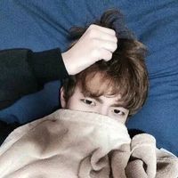 年轻帅气的男生头像_干净利索白